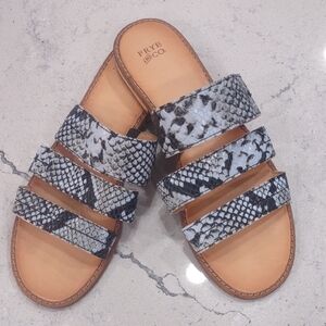 Women's Frye And Co. Evie Snake-Print Triple Strap Sandals - Black/Gray Size 8